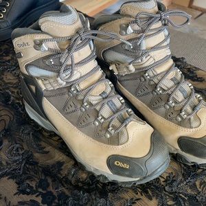 Oboz dry waterproof hiking boots size 8 great treads and fit